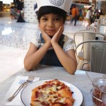 Bikin Pizza di Pizza Marzano