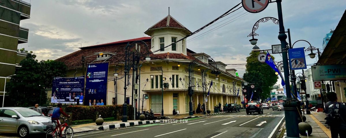 Habis Weekend Jalan-jalan ke Bandung Nih, Sama Vay!