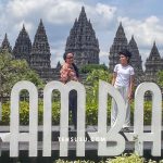 family traveling ke candi prambanan