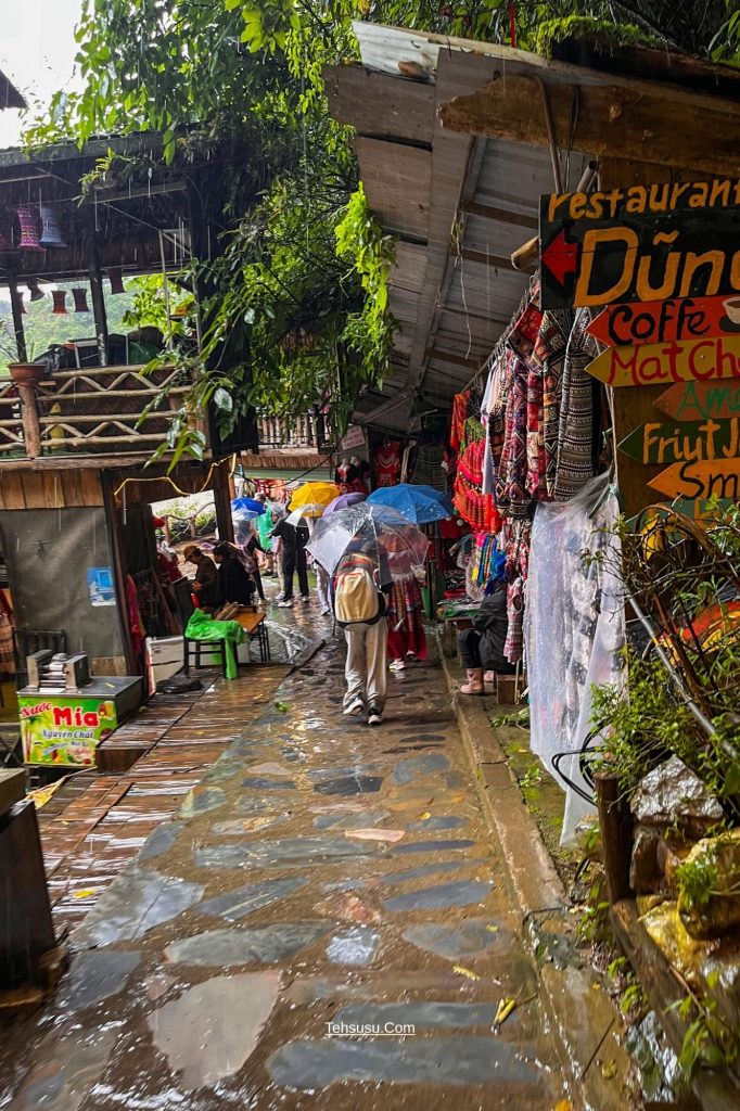 jalan menurun di cat cat village