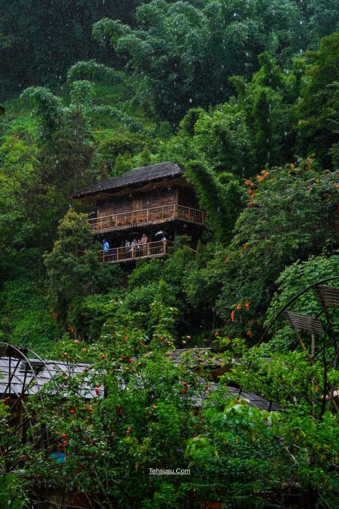 suku hmong di cat cat village