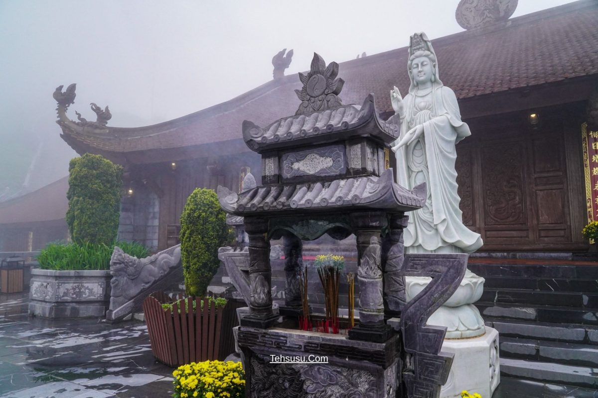 Kuil di dalam Landmark Fansipan