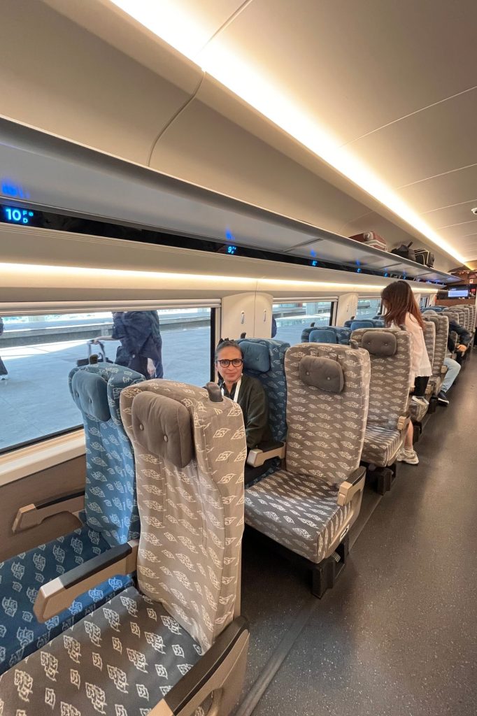 naik whoosh ke bandung enak duduk dimana