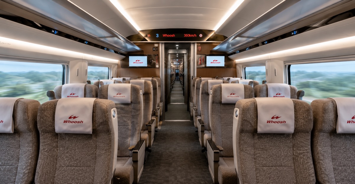 Melihat Interior modern kereta cepat Whoosh dalam cara naik whoosh pertama kali