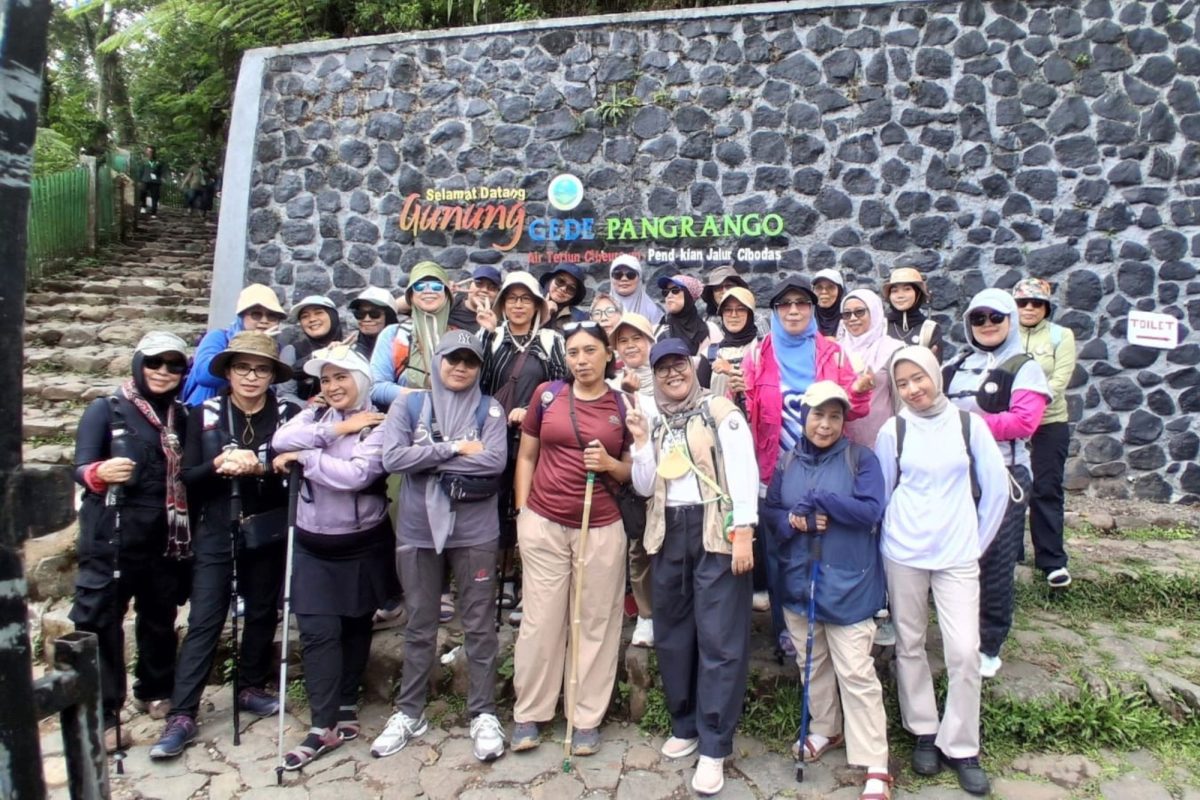 Gerbang Gunung Gede Pangrango